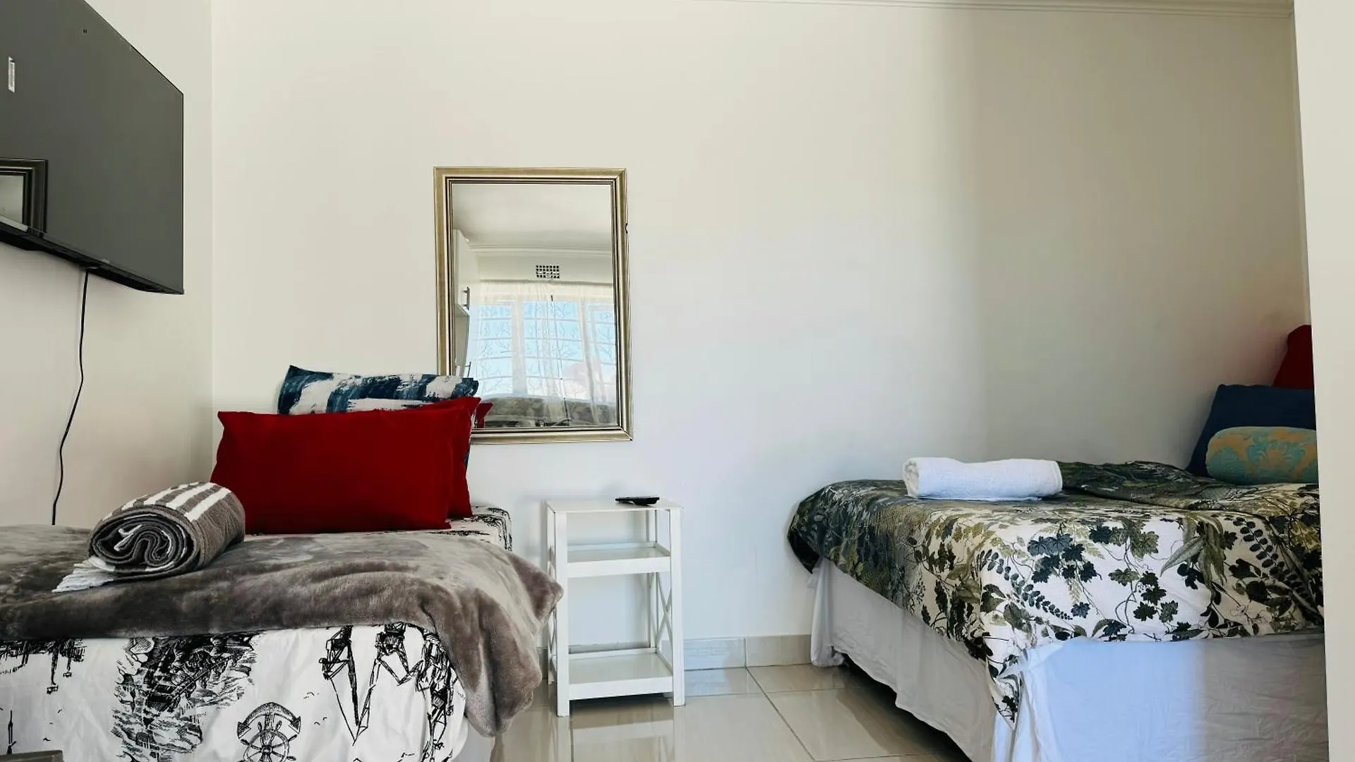 Mila Lodge 2 Cape Town 0*,